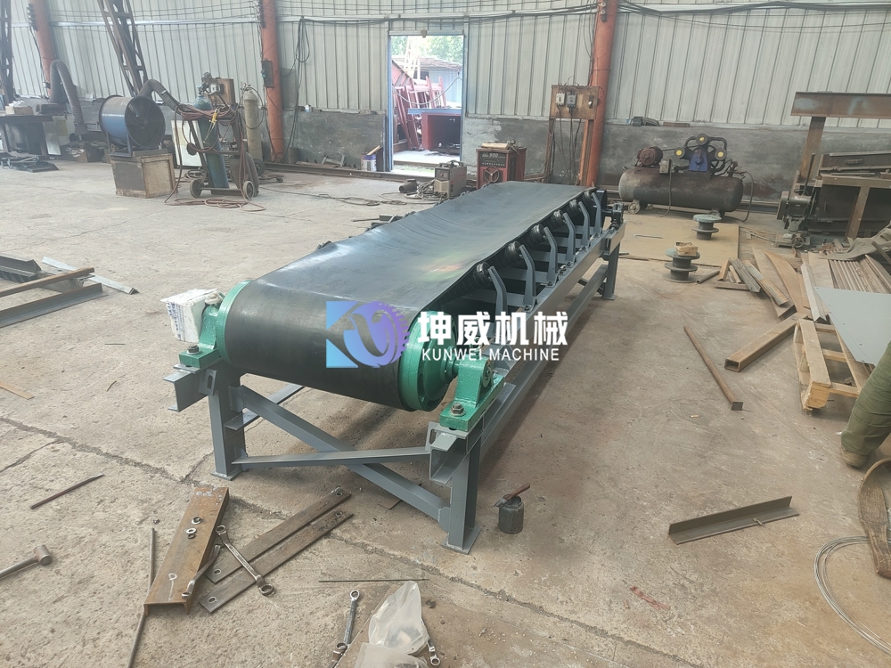 3米長(zhǎng)小型皮帶輸送機(jī)完成